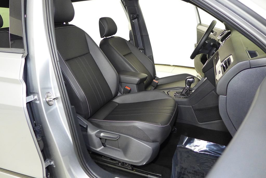 Certified 2023 Volkswagen Tiguan SE R-Line FWD image 19