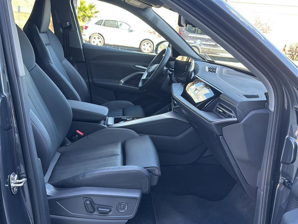 Used 2025 Audi Q5 Premium Plus w/ Premium Plus image 13