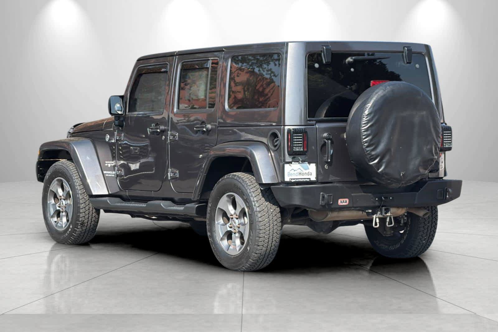 Used 2016 Jeep Wrangler Unlimited Sahara w/ Connectivity Group AWD/4WD image 6