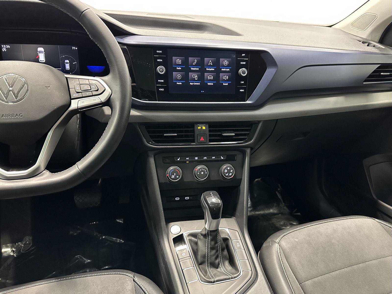 Used 2022 Volkswagen Taos SE w/ Panoramic Sunroof Package FWD image 24