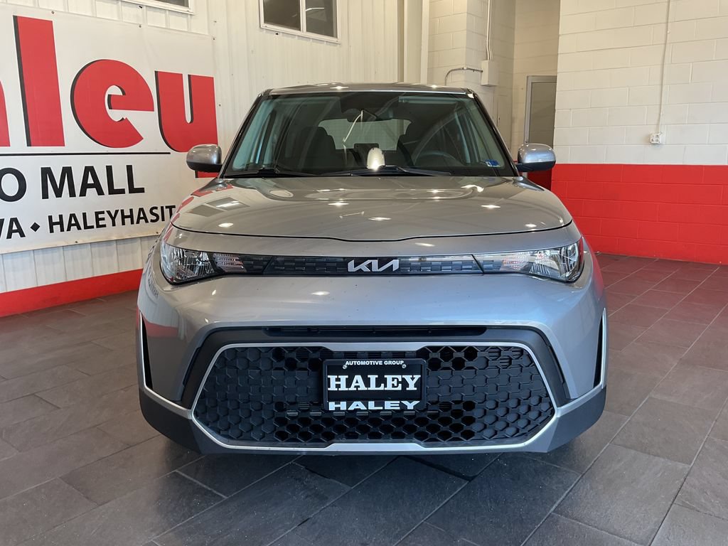 Used 2025 Kia Soul LX FWD image 3