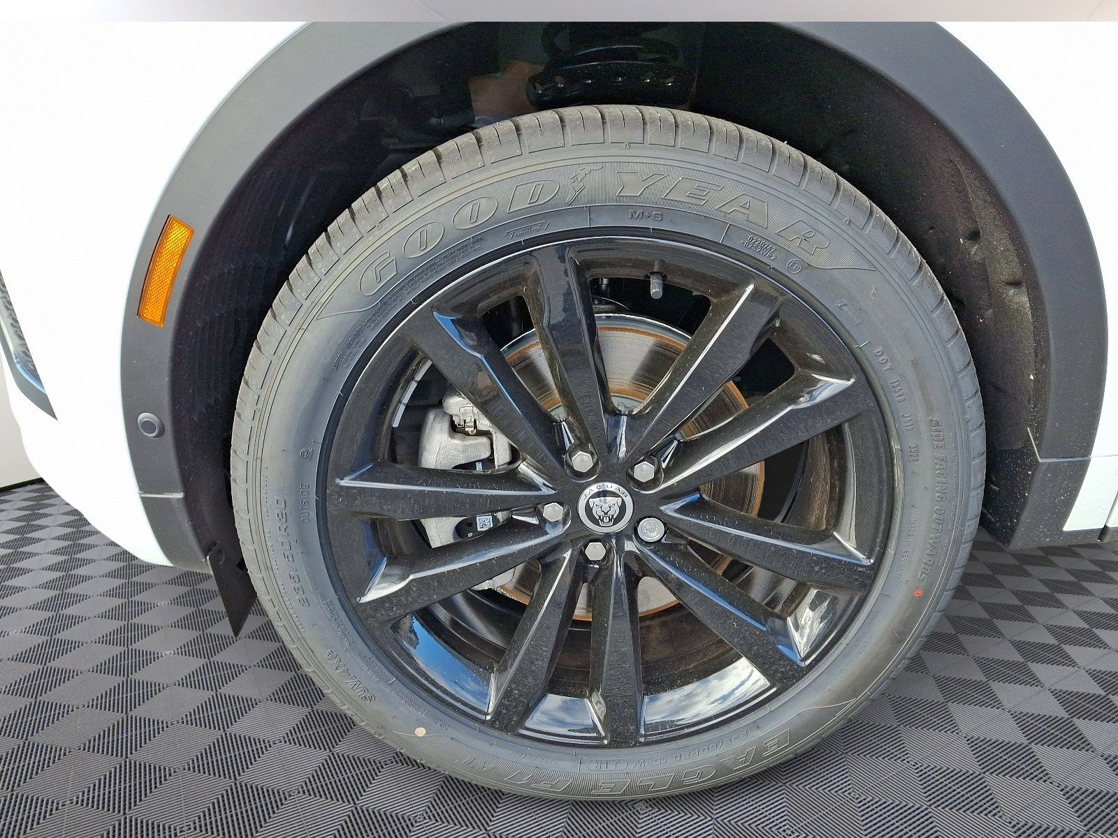 New 2024 Jaguar E-PACE R-Dynamic SE image 7