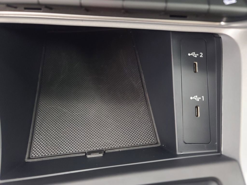 Used 2025 Audi Q3 2.0T Premium image 37