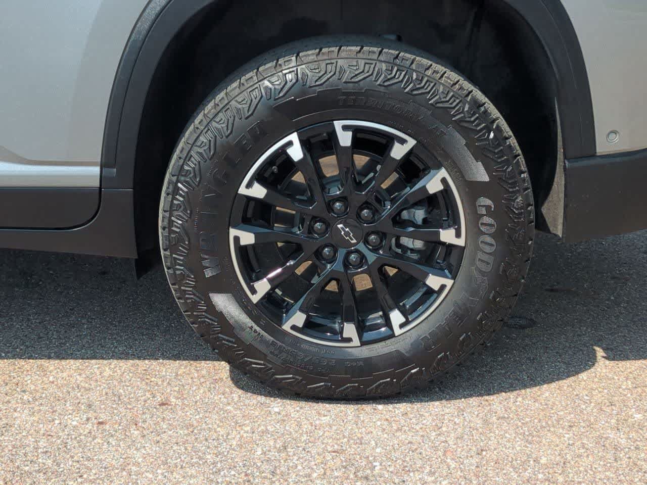 Used 2025 Chevrolet Traverse Z71 w/ Enhanced Driving Package AWD/4WD image 13