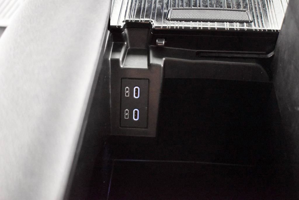 Used 2025 Toyota Sienna XSE w/ XSE Plus Package image 43