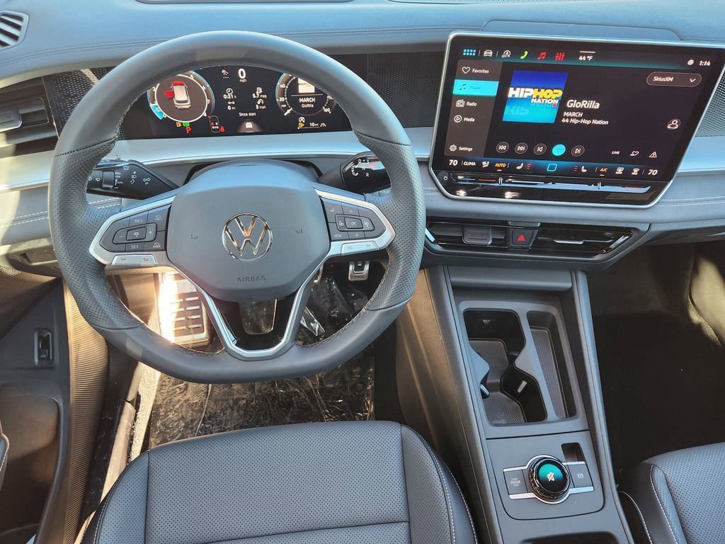 New 2026 Volkswagen Tiguan SE R-Line image 3