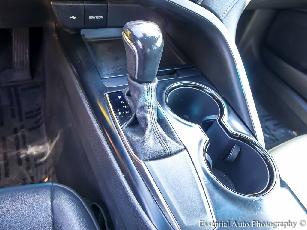 Used 2020 Toyota Camry SE FWD image 16