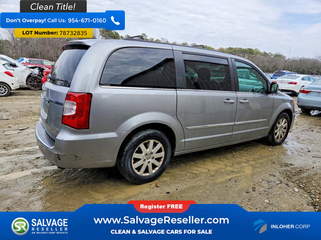 Used 2015 Chrysler Town & Country Touring w/ Driver Convenience Group FWD image 4