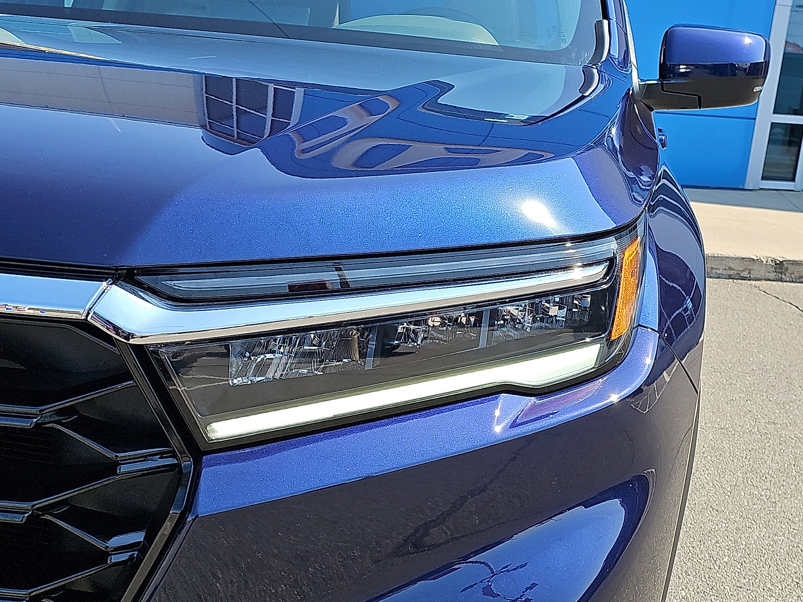 Used 2025 Honda Pilot Touring image 9