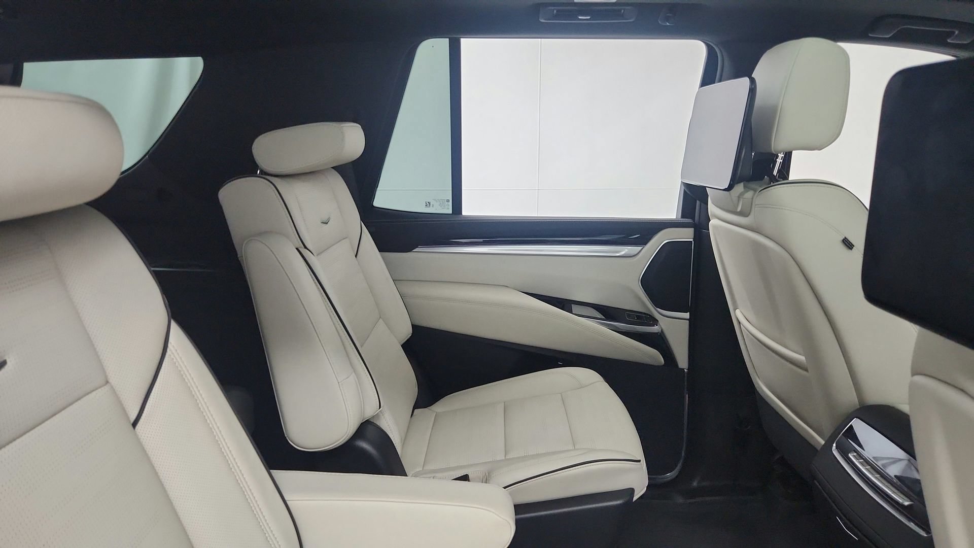 Certified 2025 Cadillac Escalade Sport w/ Touring Package AWD/4WD image 28