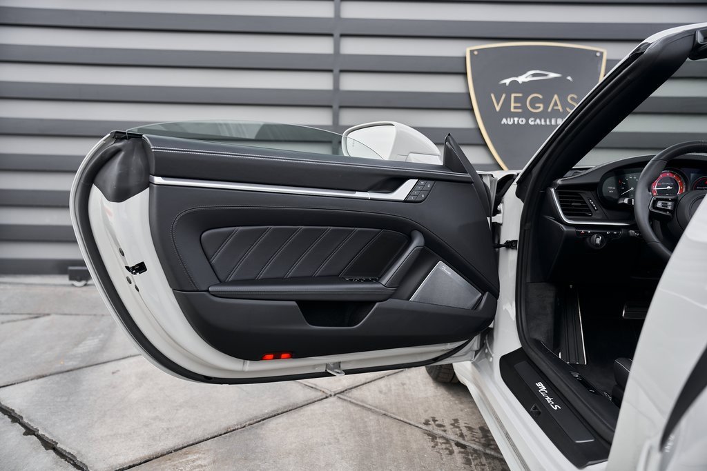 Used 2025 Porsche 911 Turbo S w/ 911 Turbo Sportdesign Package image 21