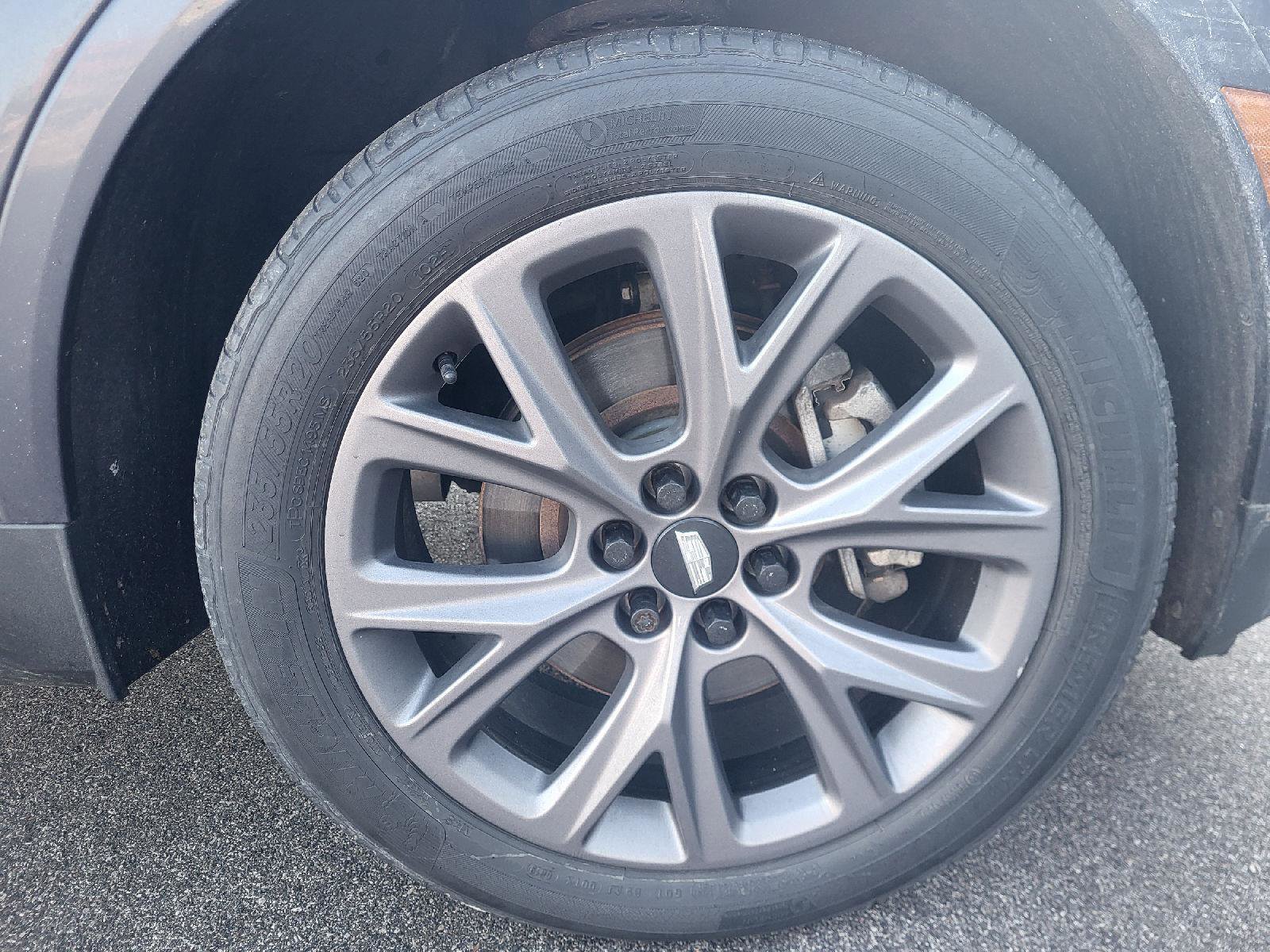 Used 2019 Cadillac XT5 Luxury w/ LPO, Black Ice Package image 14