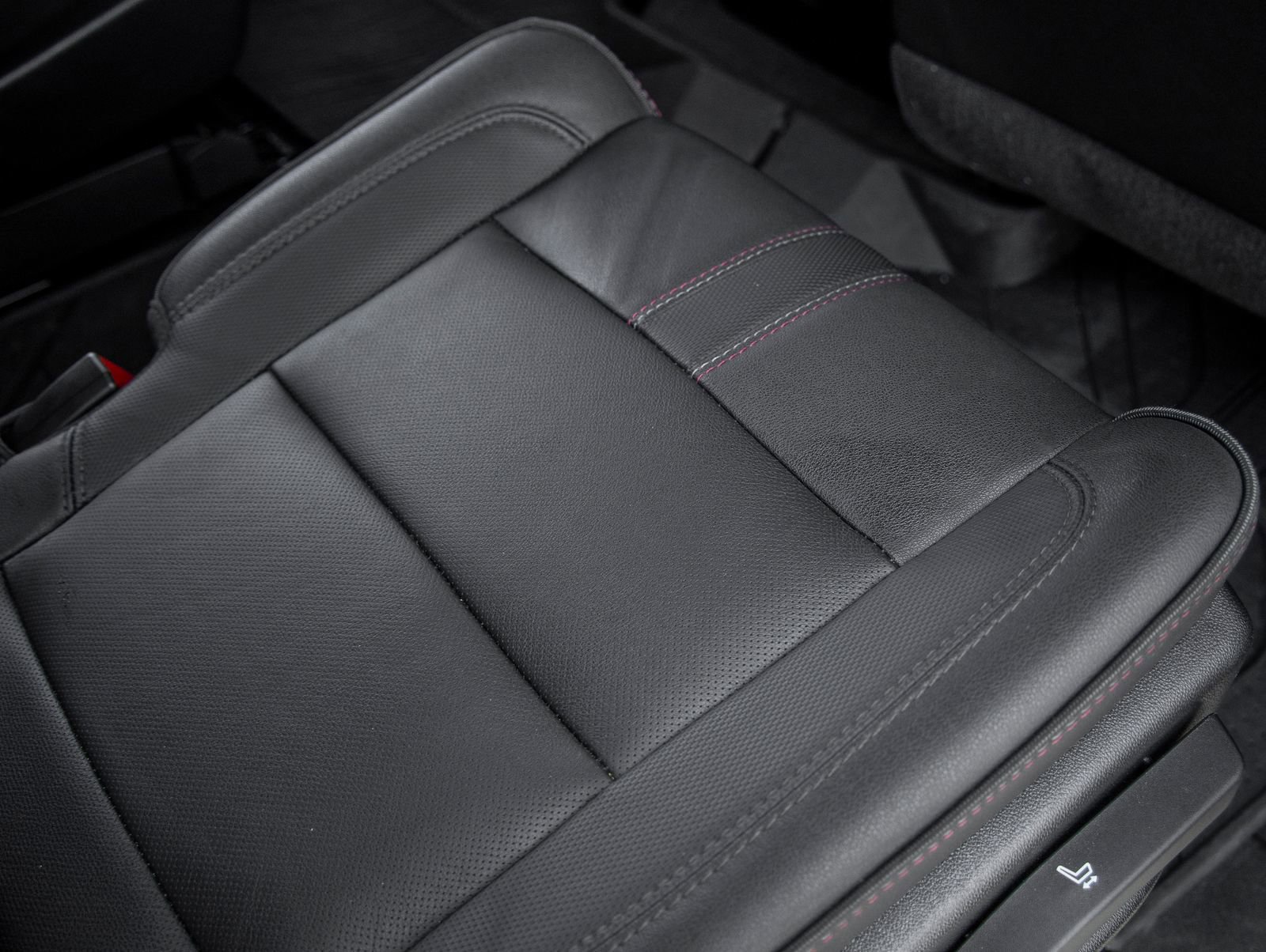 Used 2023 Chevrolet Suburban RST w/ Luxury Package image 34