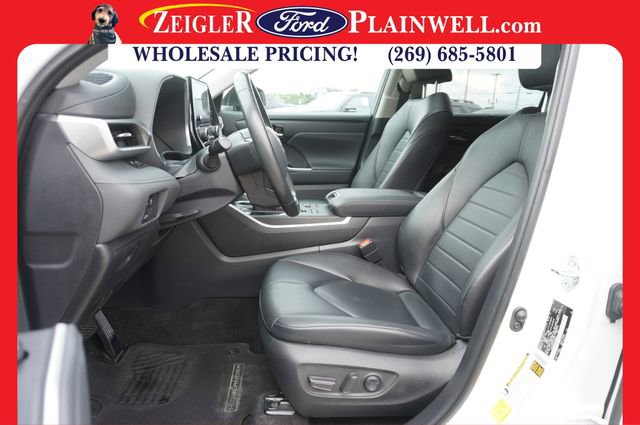 Used 2023 Toyota Highlander XLE image 19