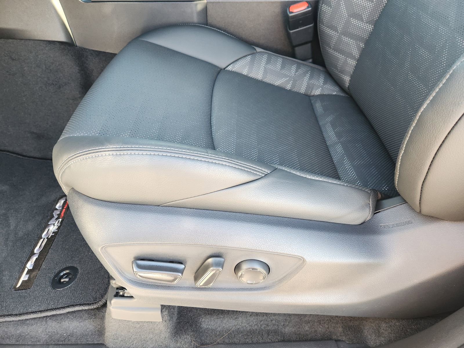 New 2026 Toyota Tacoma TRD Off-Road w/ TRD Off Road Premium Package image 23