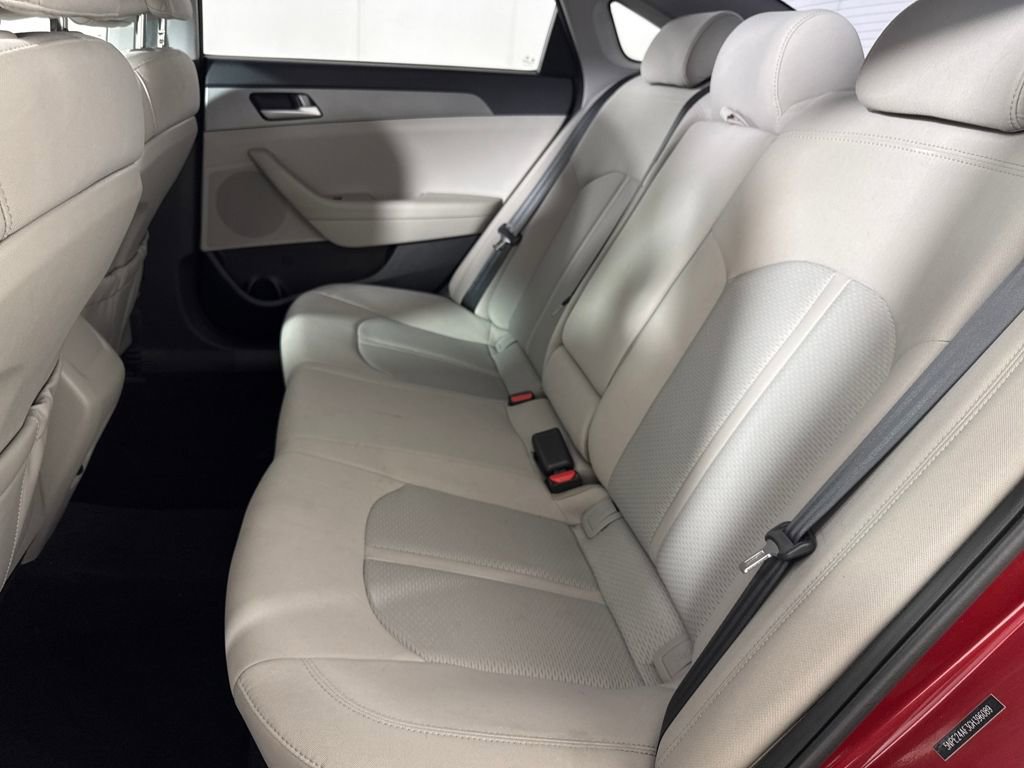 Used 2016 Hyundai Sonata SE w/ Winter Weather Package image 13