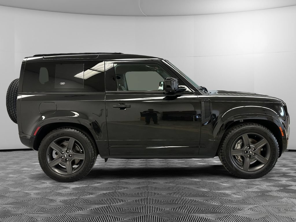 Used 2024 Land Rover Defender 90 X-Dynamic SE AWD/4WD image 6