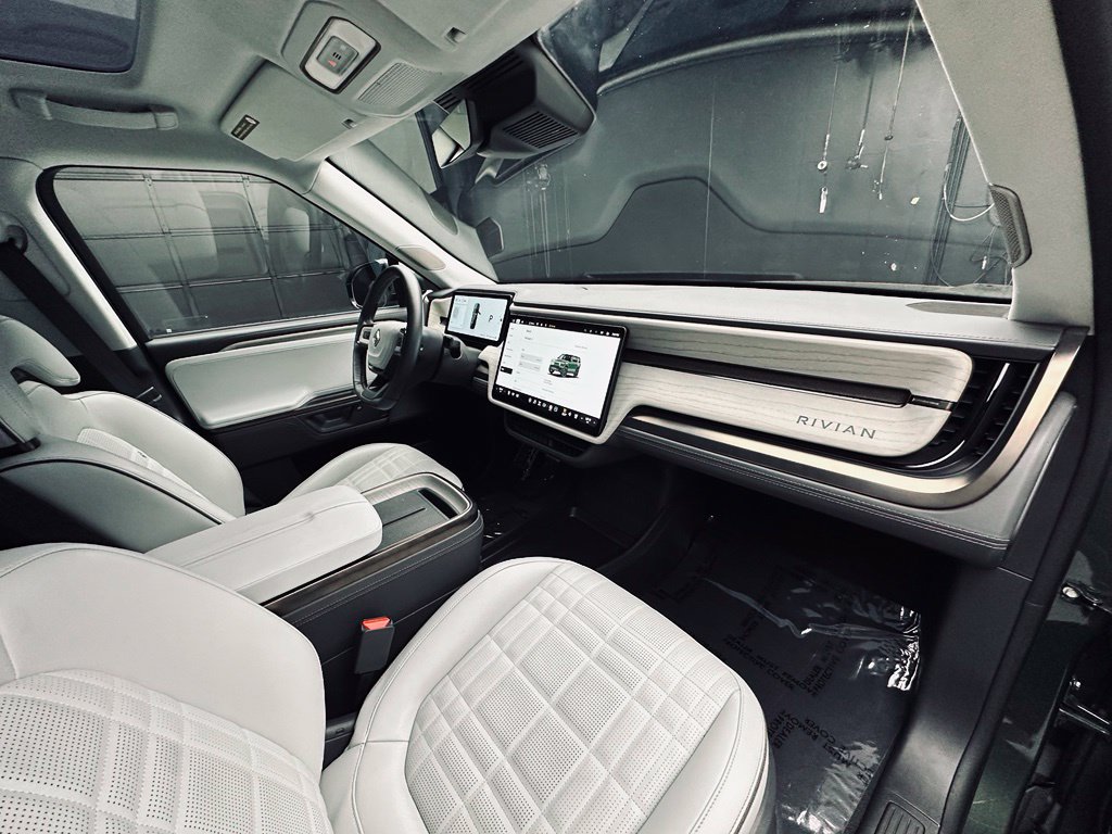 Used 2026 Rivian R1S Premium Quad AWD/4WD image 20
