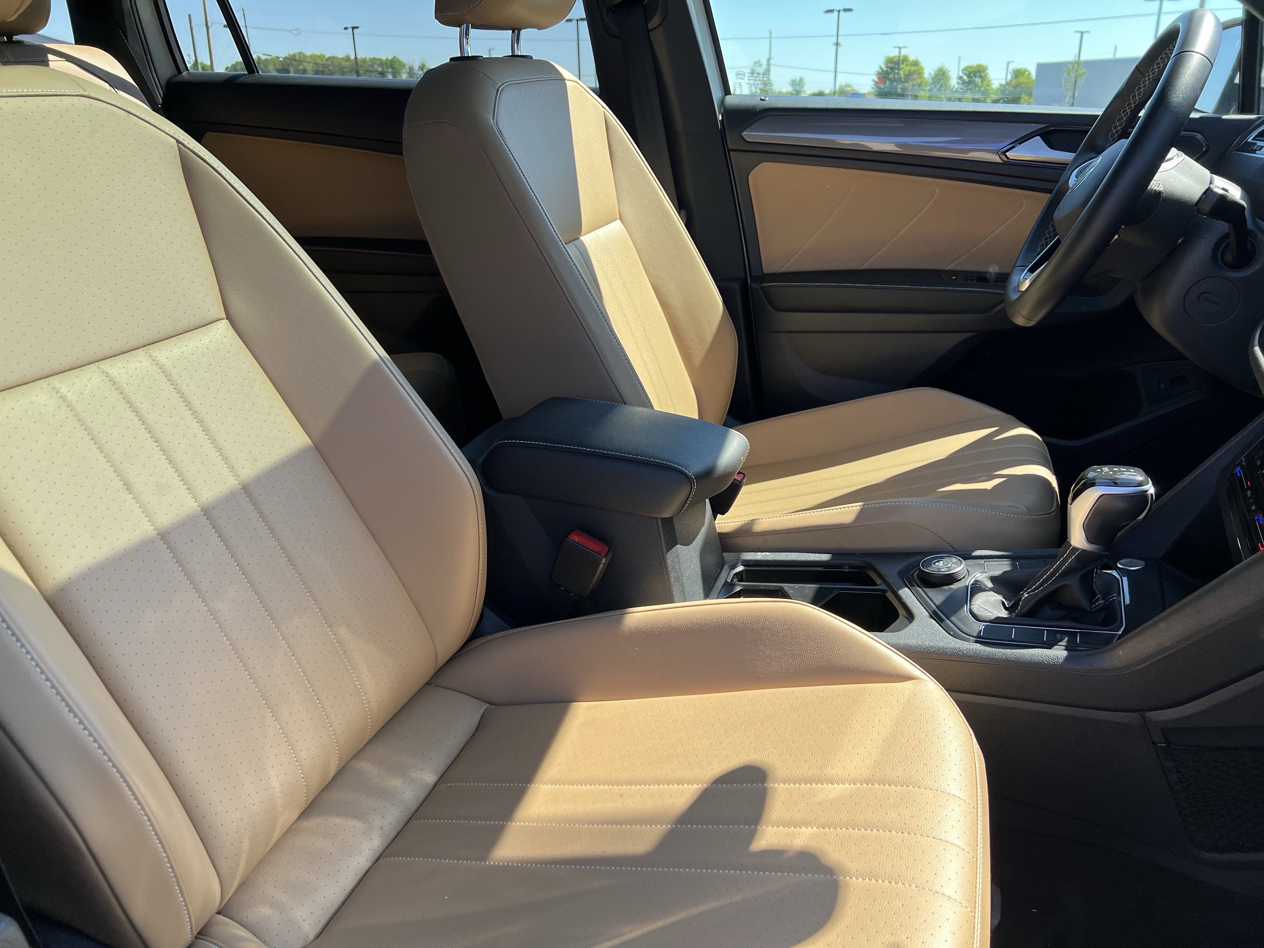 Used 2022 Volkswagen Tiguan SE w/ Panoramic Sunroof Package AWD/4WD image 35