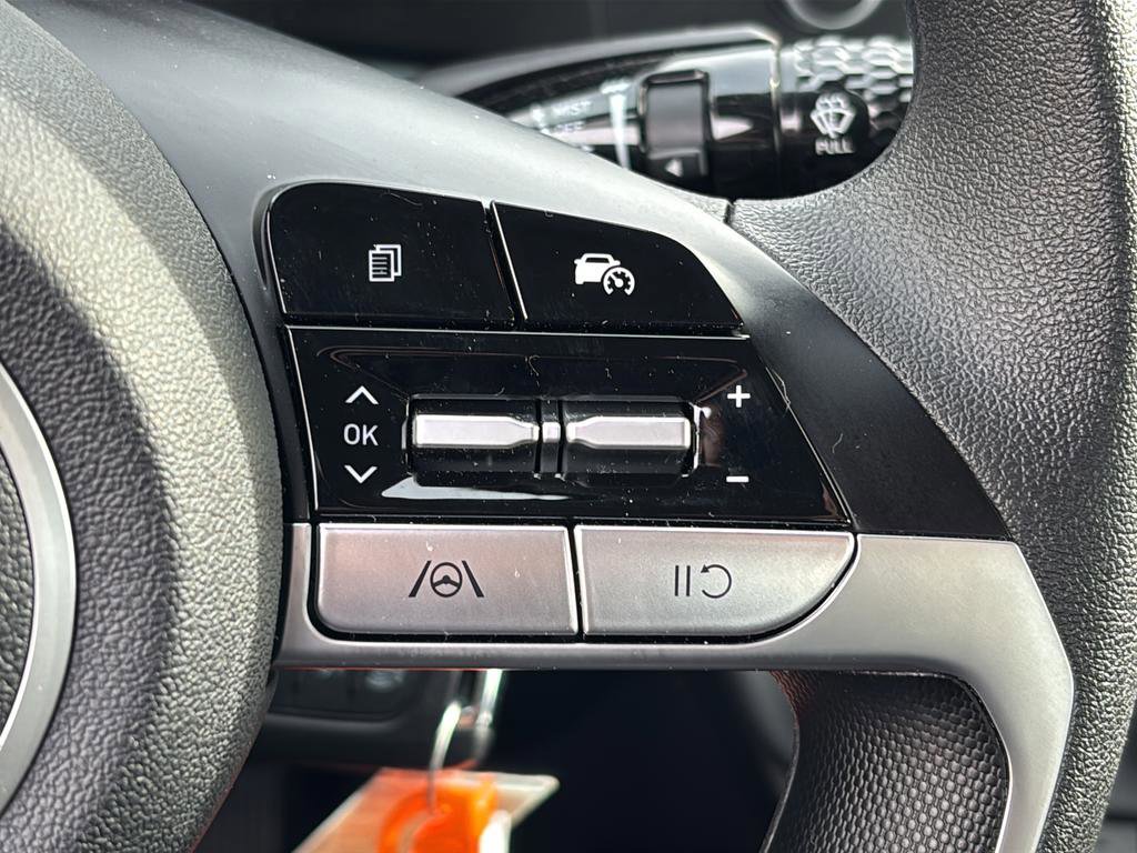 Certified 2025 Hyundai Elantra SE image 27