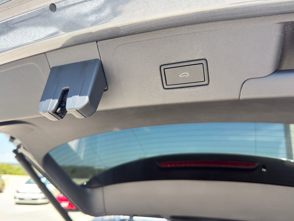 Used 2023 Volkswagen Atlas Cross Sport SE image 11