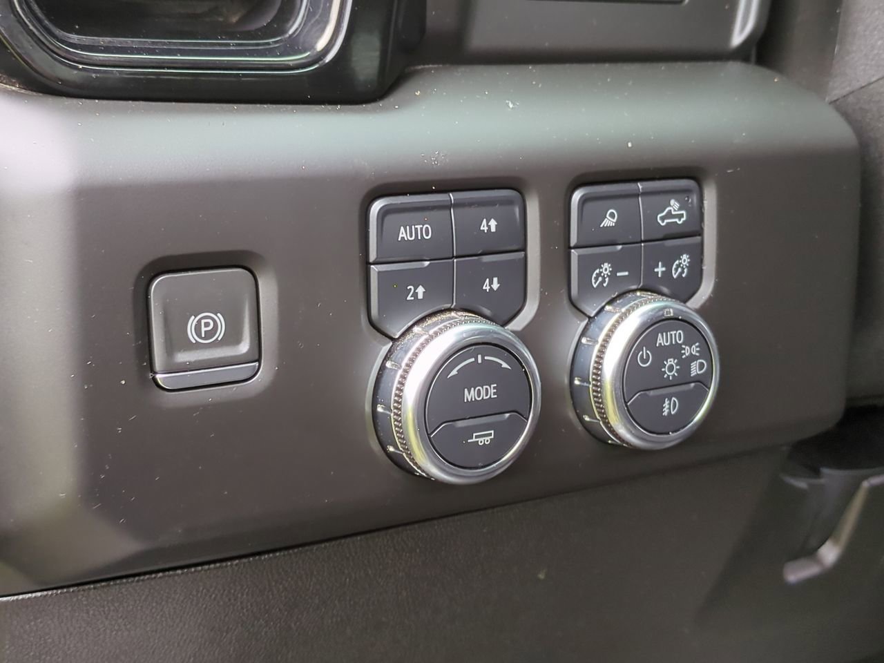 Certified 2024 GMC Sierra 2500 AT4 w/ AT4 Preferred Package image 9