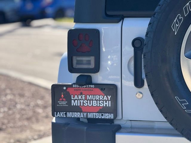 Used 2017 Jeep Wrangler Unlimited Sahara w/ Connectivity Group image 9