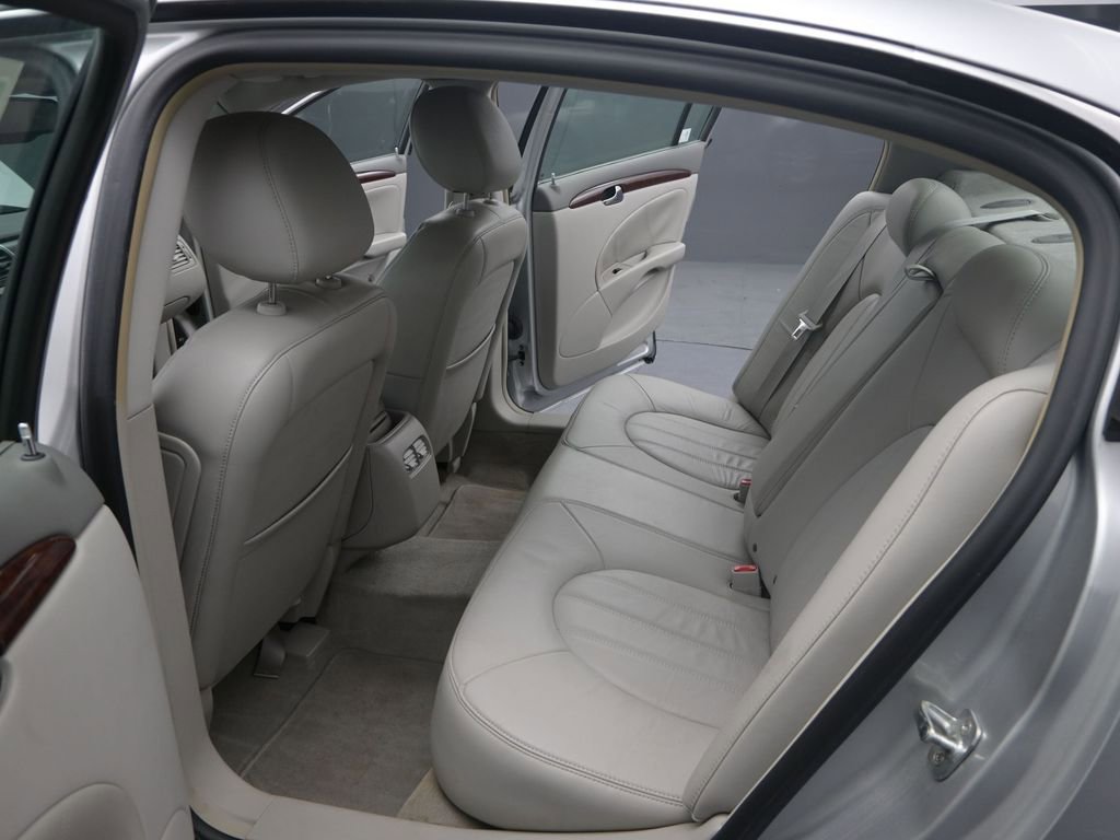 Used 2011 Buick Lucerne CXL w/ Driver Confidence Package image 16