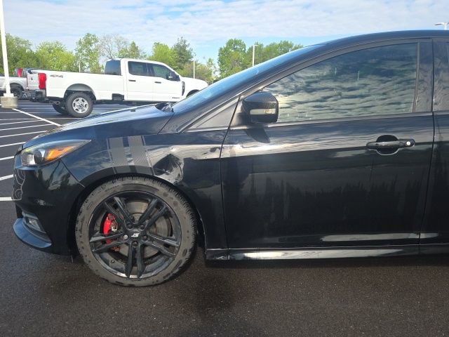 Used 2017 Ford Focus ST w/ Equipment Group 402A FWD image 14