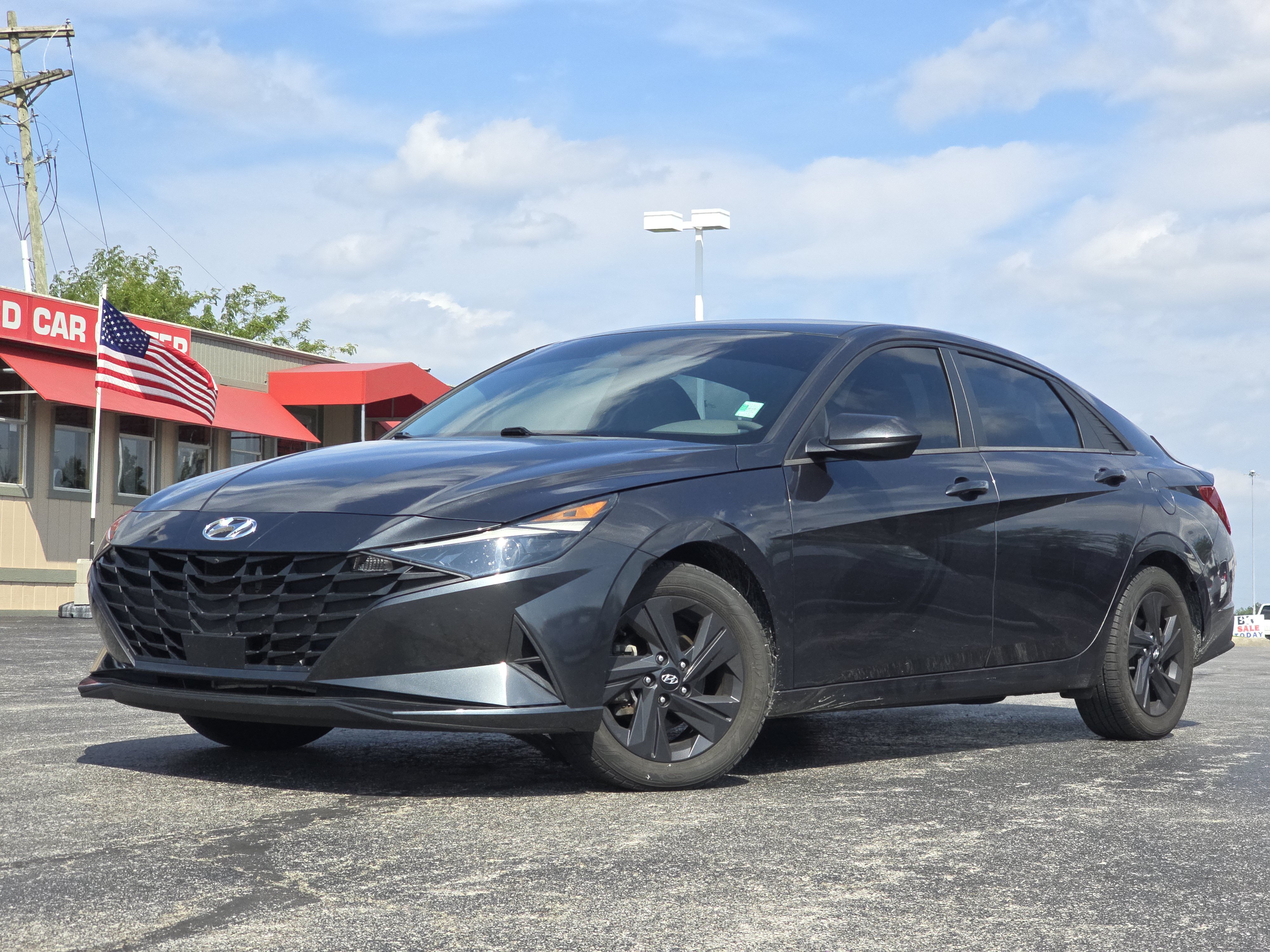 Used 2021 Hyundai Elantra SEL w/ Convenience Package FWD image 2