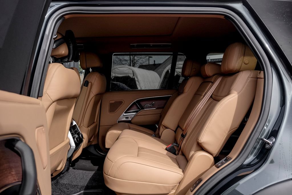 New 2026 Land Rover Range Rover Long Wheelbase SE AWD/4WD image 16