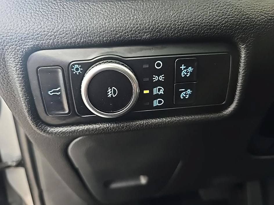 Used 2023 Ford Explorer XLT w/ Equipment Group 202A AWD/4WD image 15