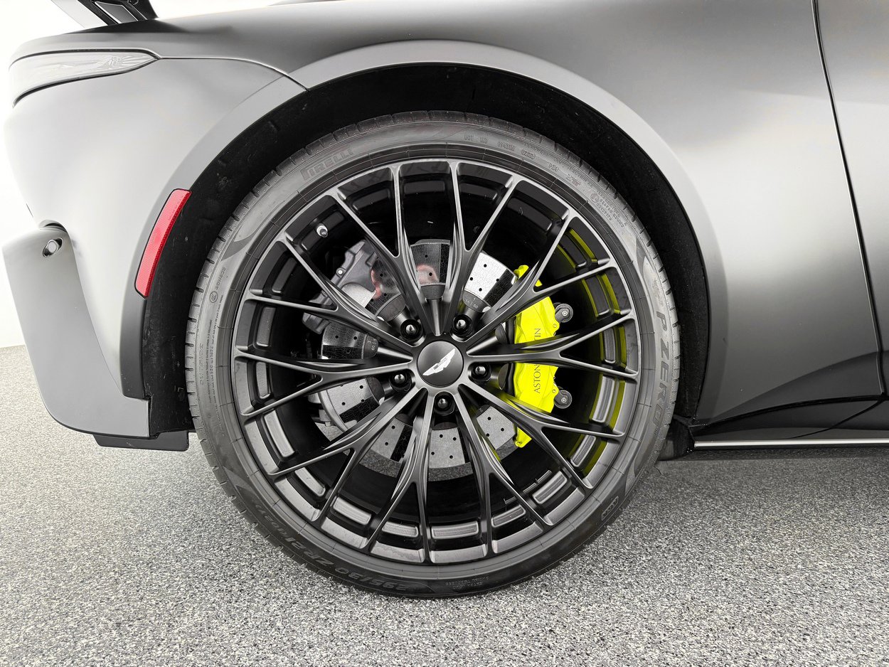 Used 2022 Aston Martin V8 Vantage Coupe image 30