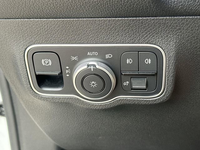 Used 2023 Mercedes-Benz GLB 250 image 16