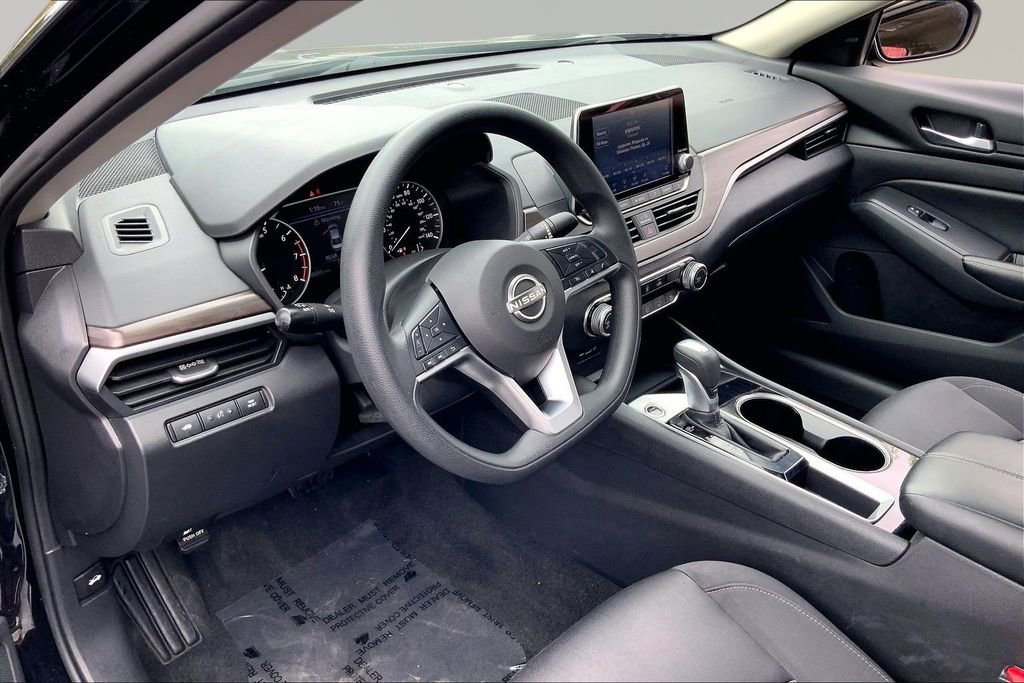 Used 2024 Nissan Altima 2.5 SV FWD image 12
