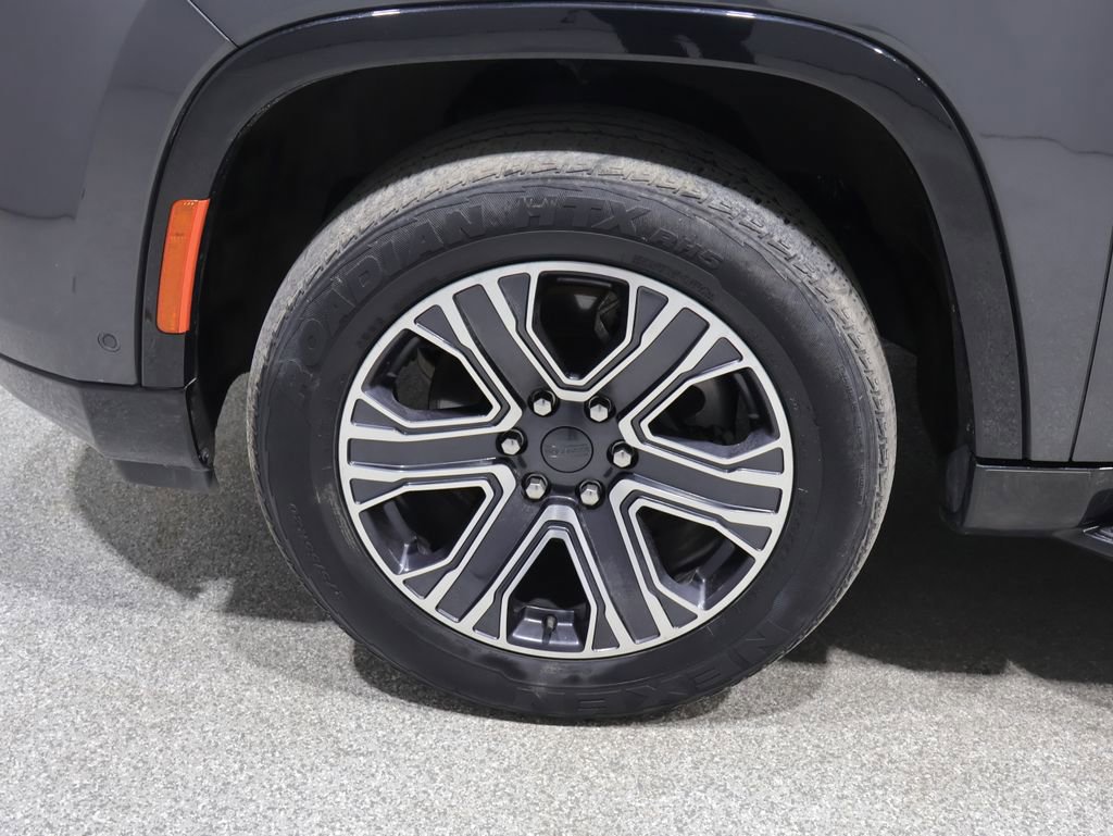 Used 2022 Jeep Wagoneer Series III AWD/4WD image 9