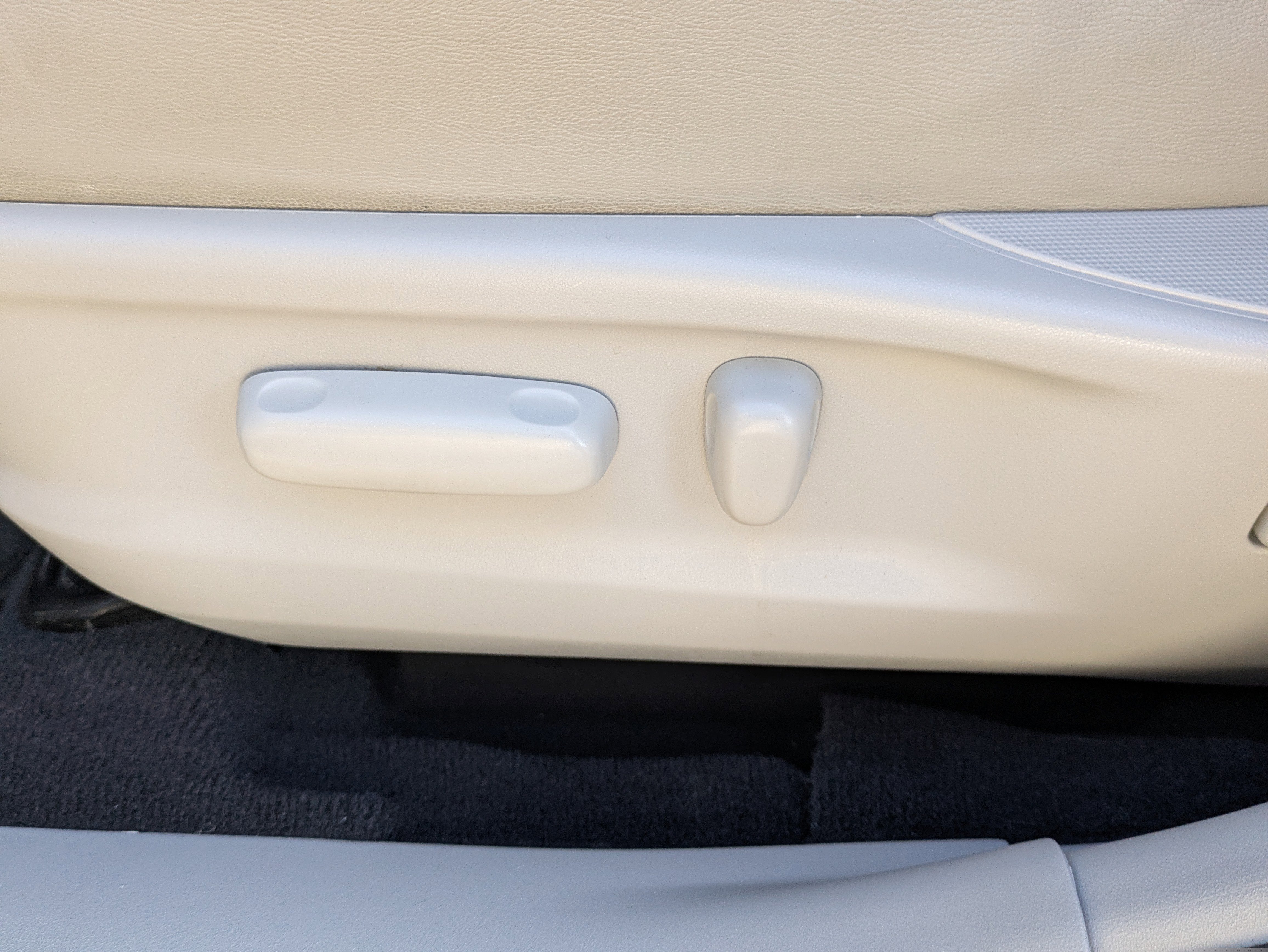 Used 2013 Toyota Venza XLE image 26