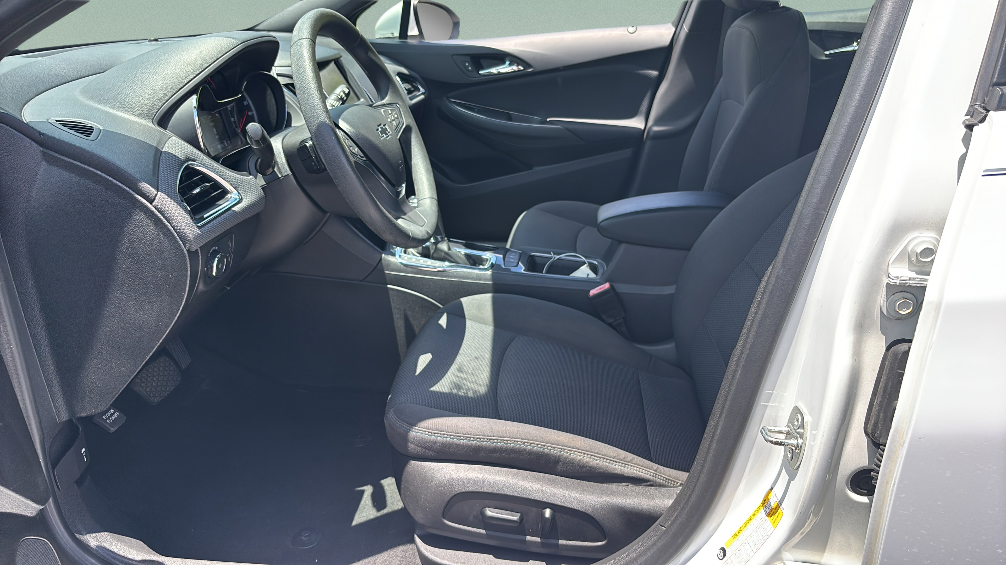 Used 2019 Chevrolet Cruze LT w/ Convenience Package FWD image 7
