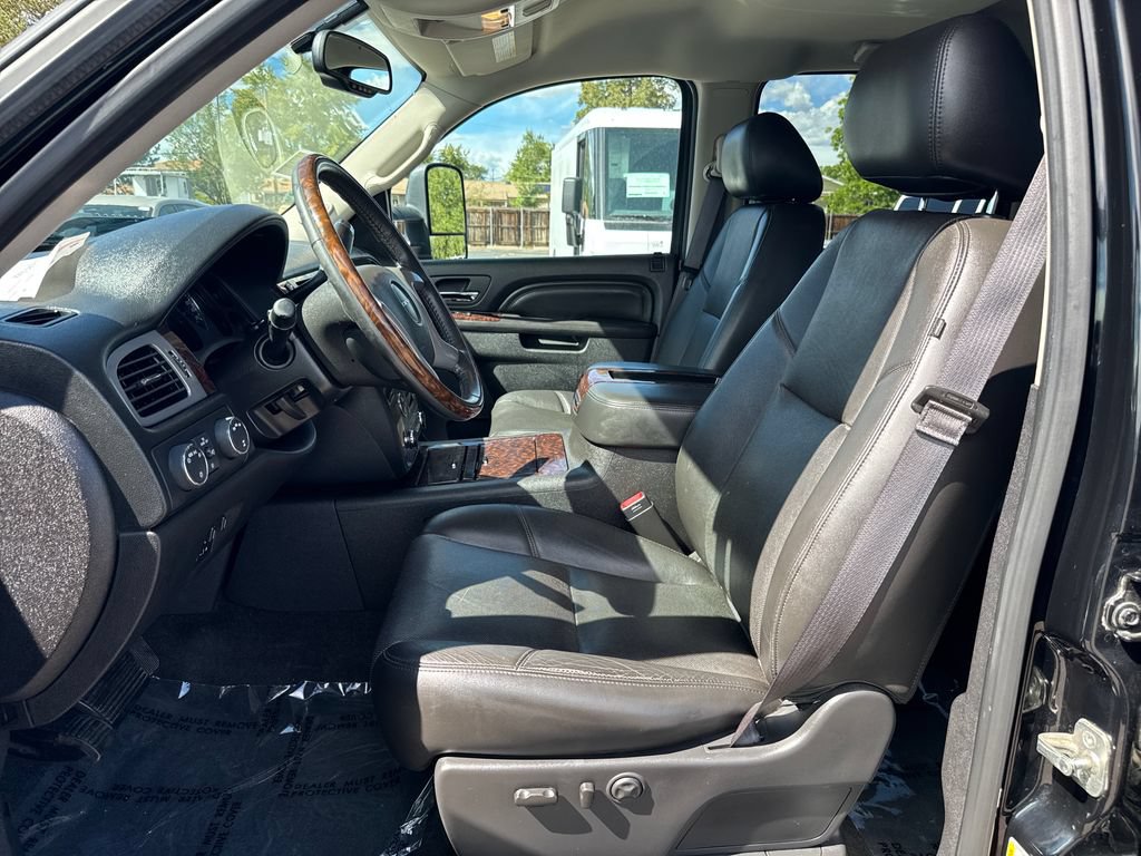 Used 2013 GMC Sierra 3500 Denali AWD/4WD image 9