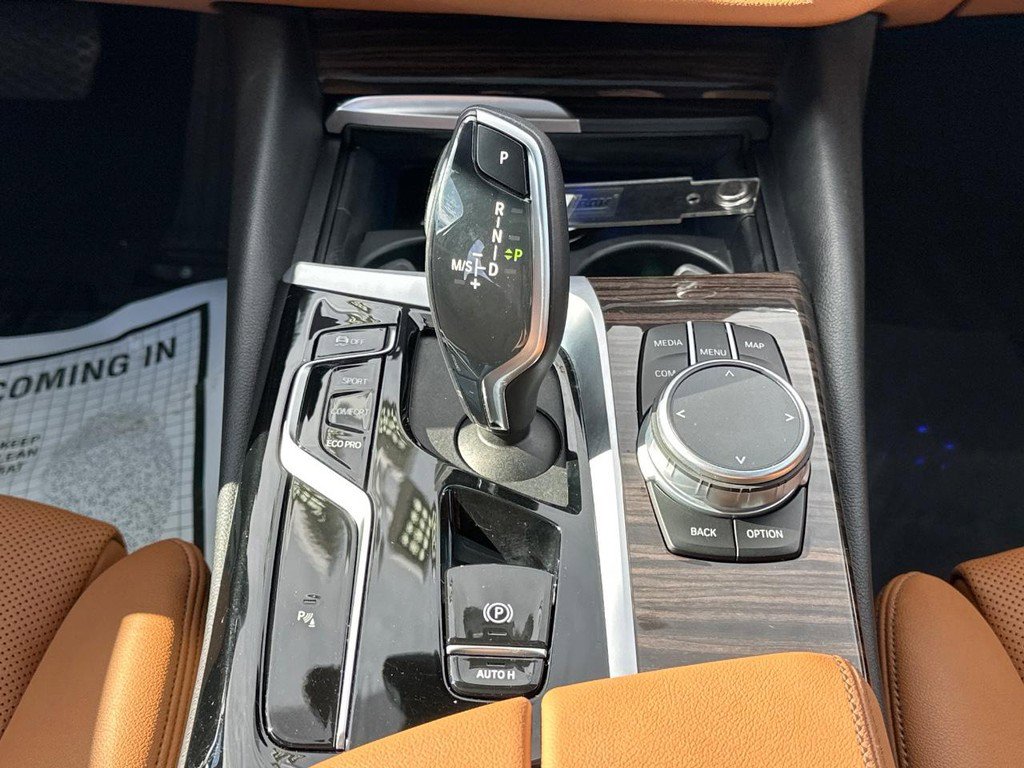 Used 2022 BMW 530i xDrive w/ Premium Package image 16