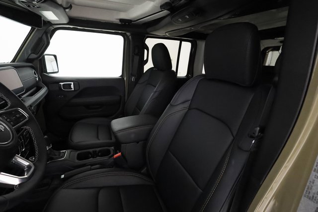 Used 2025 Jeep Wrangler Unlimited Sahara image 9