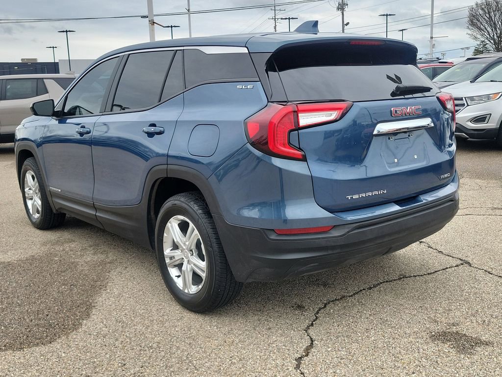Used 2024 GMC Terrain SLE image 3