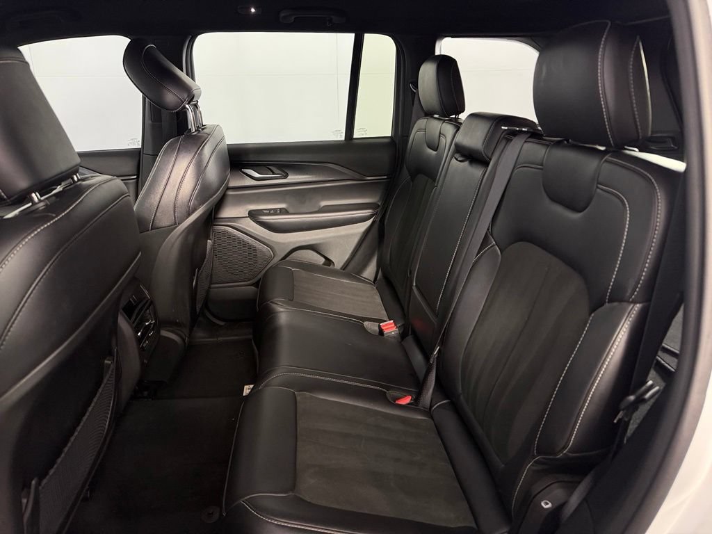 Certified 2025 Jeep Grand Cherokee Altitude AWD/4WD image 18