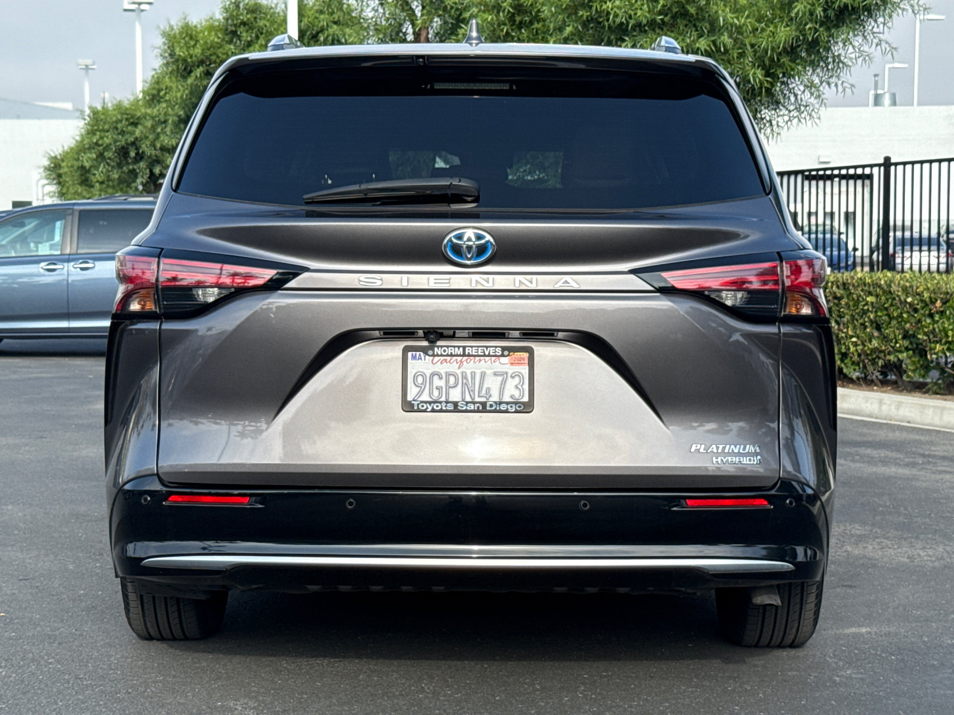 Used 2023 Toyota Sienna Platinum FWD image 8