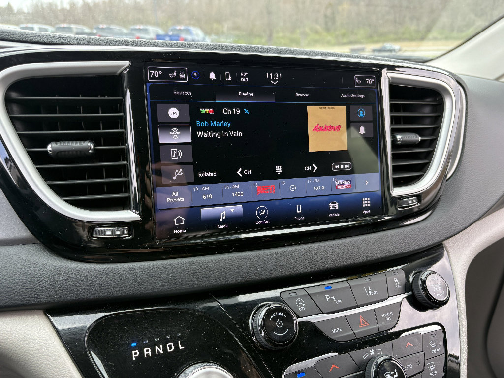 Used 2024 Chrysler Pacifica Touring-L image 37