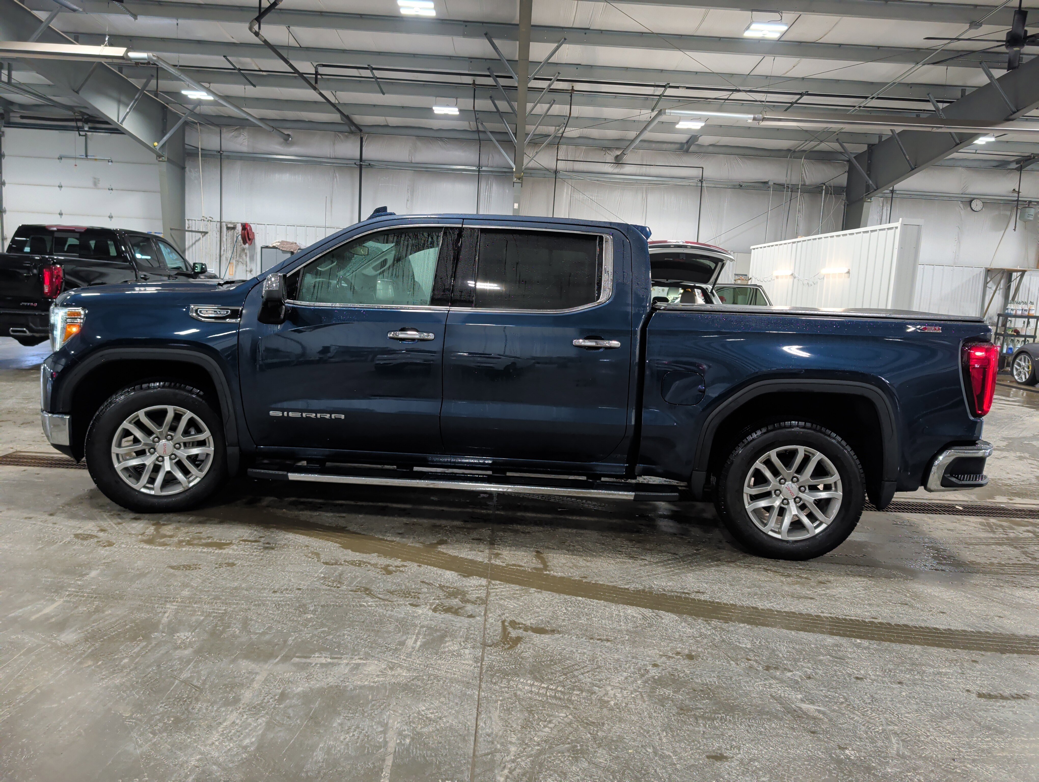Used 2020 GMC Sierra 1500 SLT w/ SLT Premium Plus Package AWD/4WD image 5