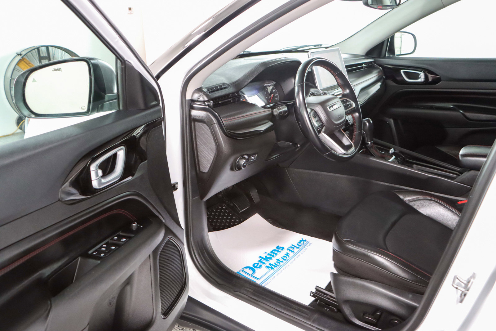 Used 2022 Jeep Compass Trailhawk w/ Trailhawk Convenience Group image 3