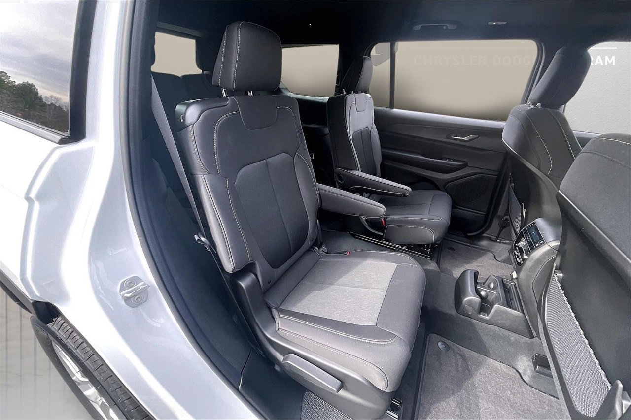 New 2025 Jeep Grand Cherokee L Laredo w/ Luxury Tech Group I image 21