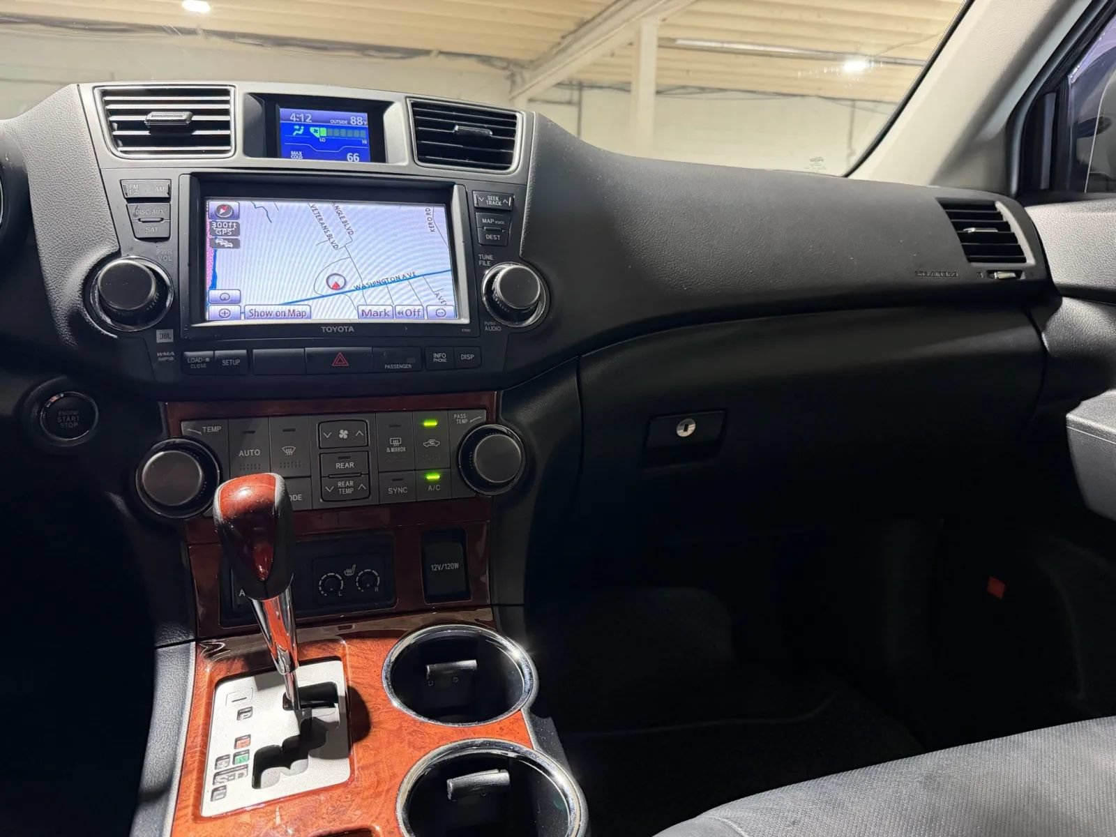 Used 2012 Toyota Highlander Limited w/ Tow Pkg AWD/4WD image 17