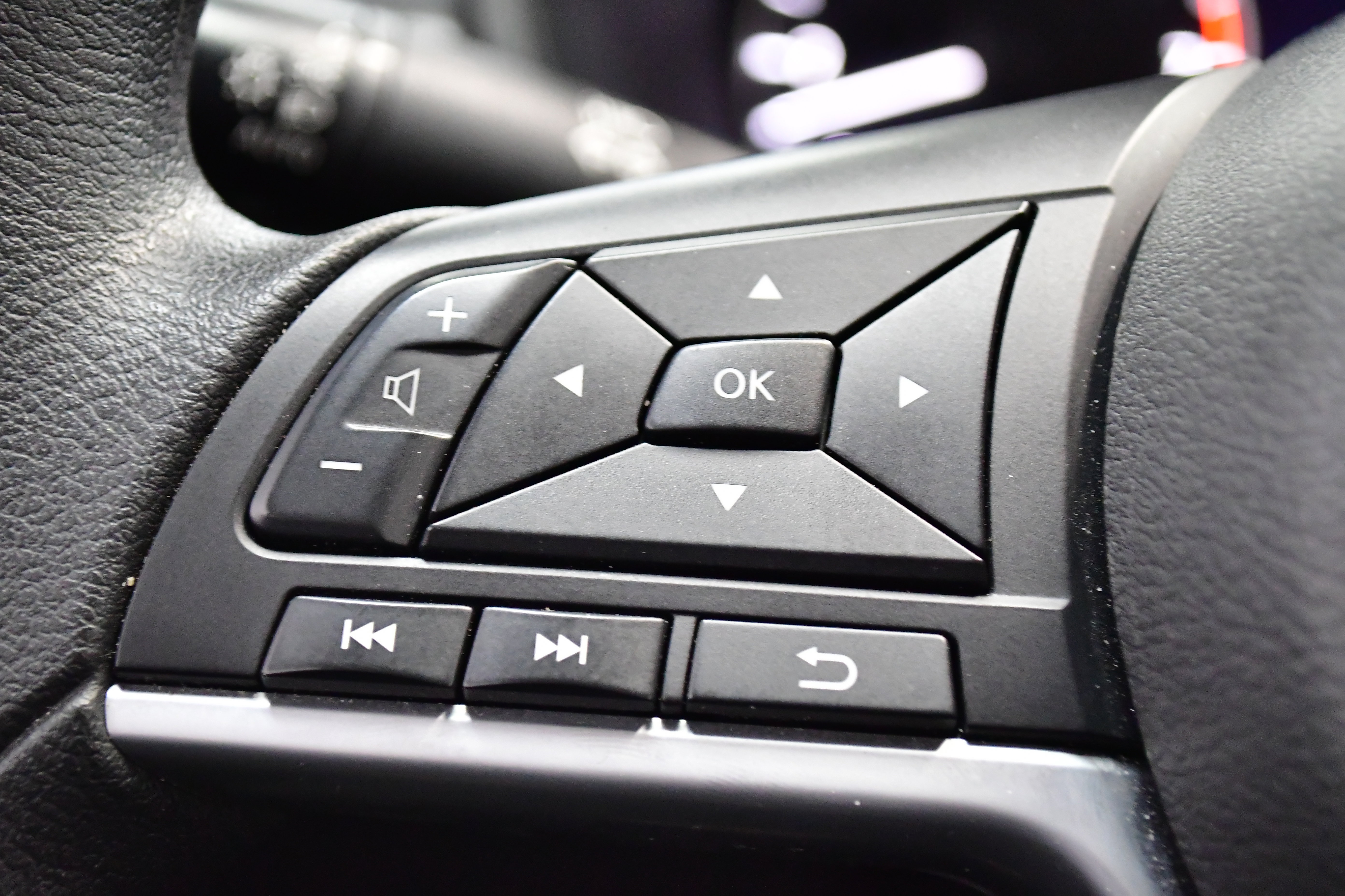 Used 2025 Nissan Altima 2.5 SV FWD image 21